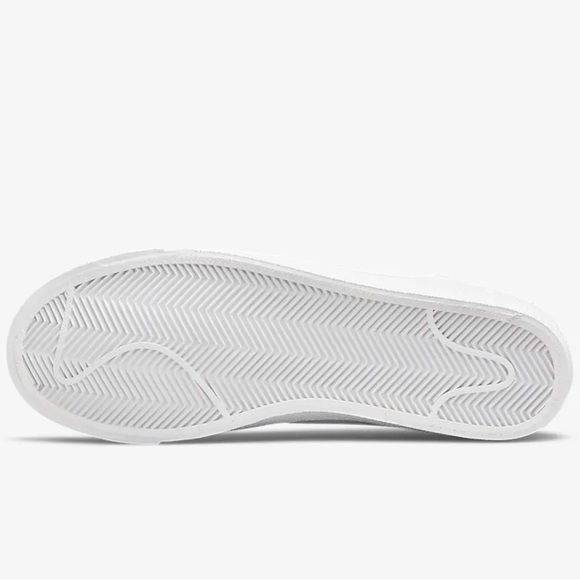 New Nike Blazer Mid '77
Women's Shoes 👟 - Picture 3 of 7